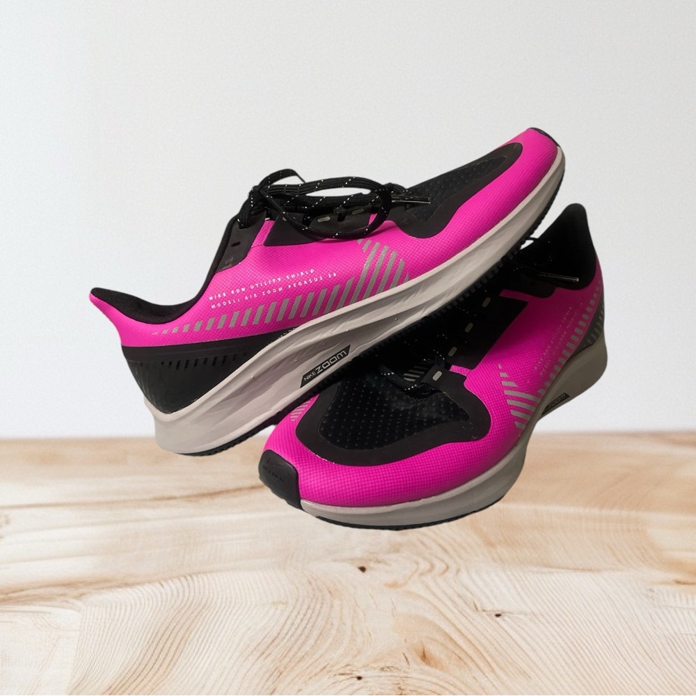 Nike womens Air Zoom Pegasus 36 Shield Running shoes